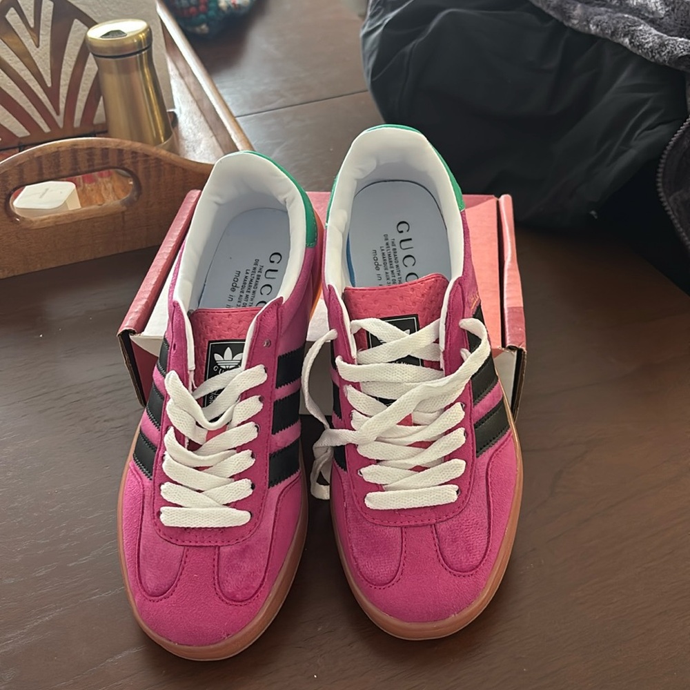 Gazelle pink sneaker size 6